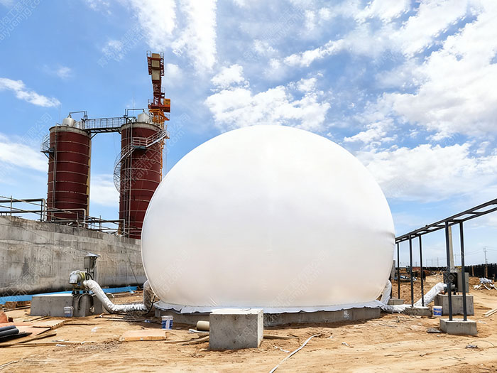 内蒙古自治区鄂尔多斯工业污水300m³双膜气柜工程案例图片