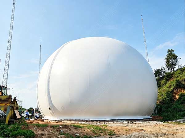 广西陆川县 2500 立方大型沼气独立式双膜气柜项目工程案例图片