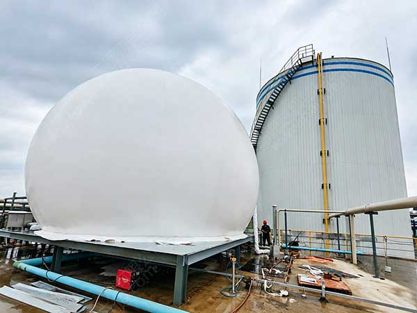 河南濮阳-600-立方工业污水独立式双膜气柜项目工程案例图片